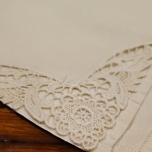 Set Of 8 Elegant Cream Lace Napkins
